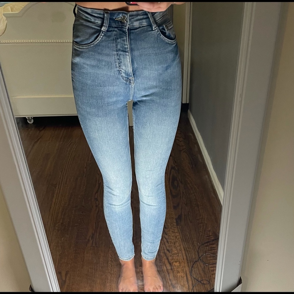 Light wash skinny jean from Zara